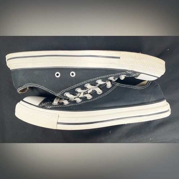 Converse Low Tops Shoes - Black & White - Women’s Size 10 & Men’s Size 8 - Picture 5 of 10